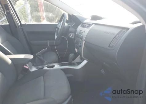 2008 Ford Focus Se/Ses z USA, uszkodzony, nr VIN 1FAHP35N78W169001